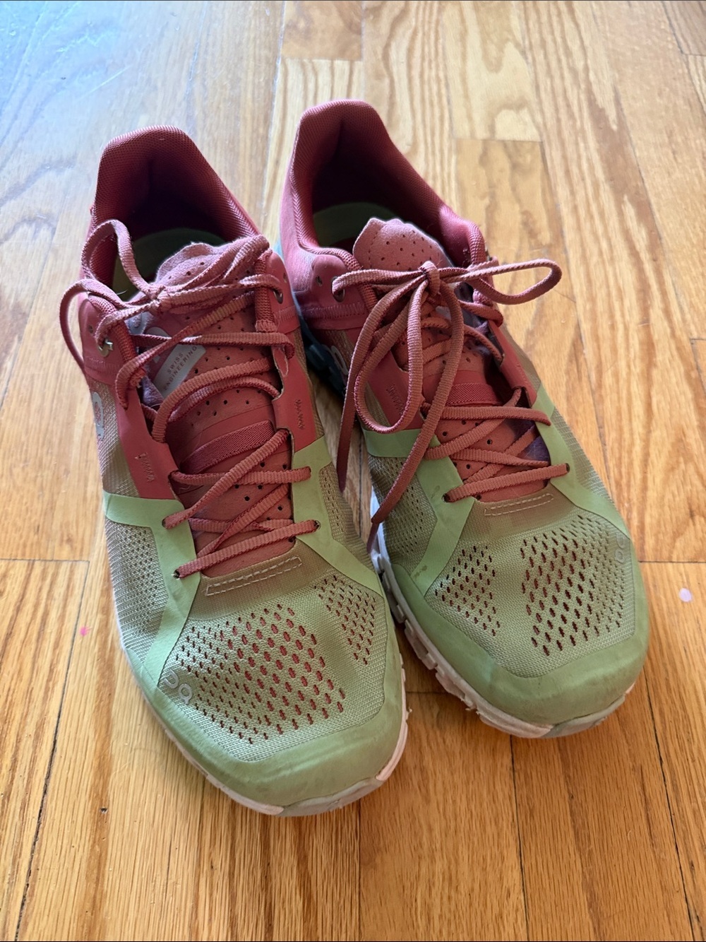 On Running sz 8.5 Women's Green and Dusty Rose Athletic Sneakers good cond